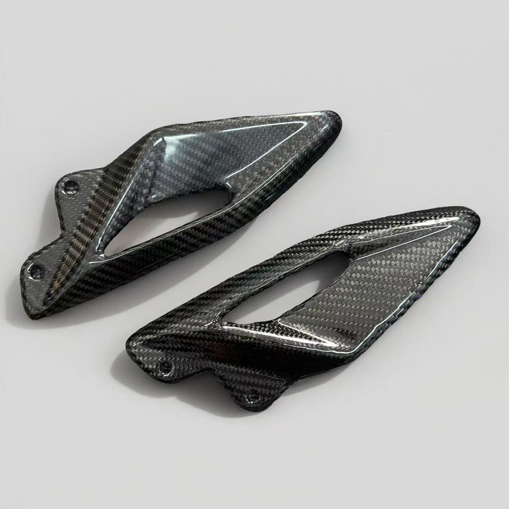 For Triumph Street Triple 660  - Crepe Pan Carbon 评论和价格